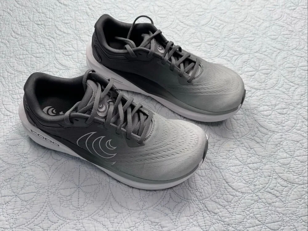 Topo Athletic Phantom 4 Running Shoes Grey Color Scheme Womens Size 8.5